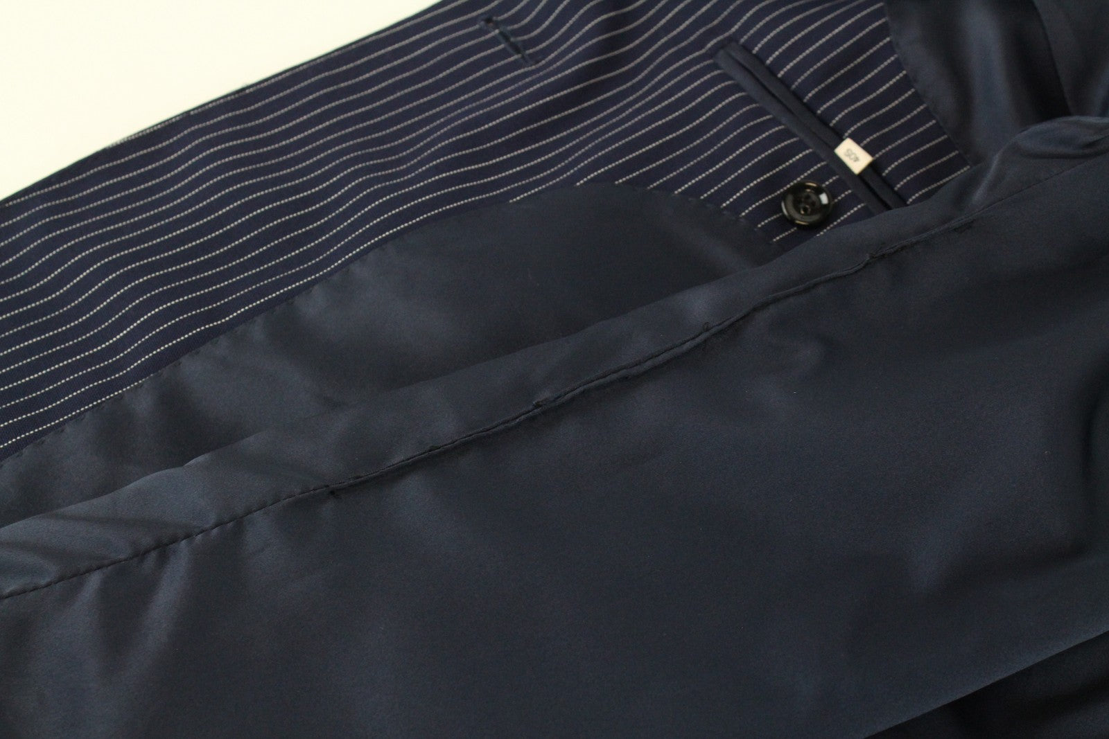 SUISTUDIO Cameron moteriškas švarkas UK14S mėlynai dryžuotas vilnonis vieneilis švarkas 