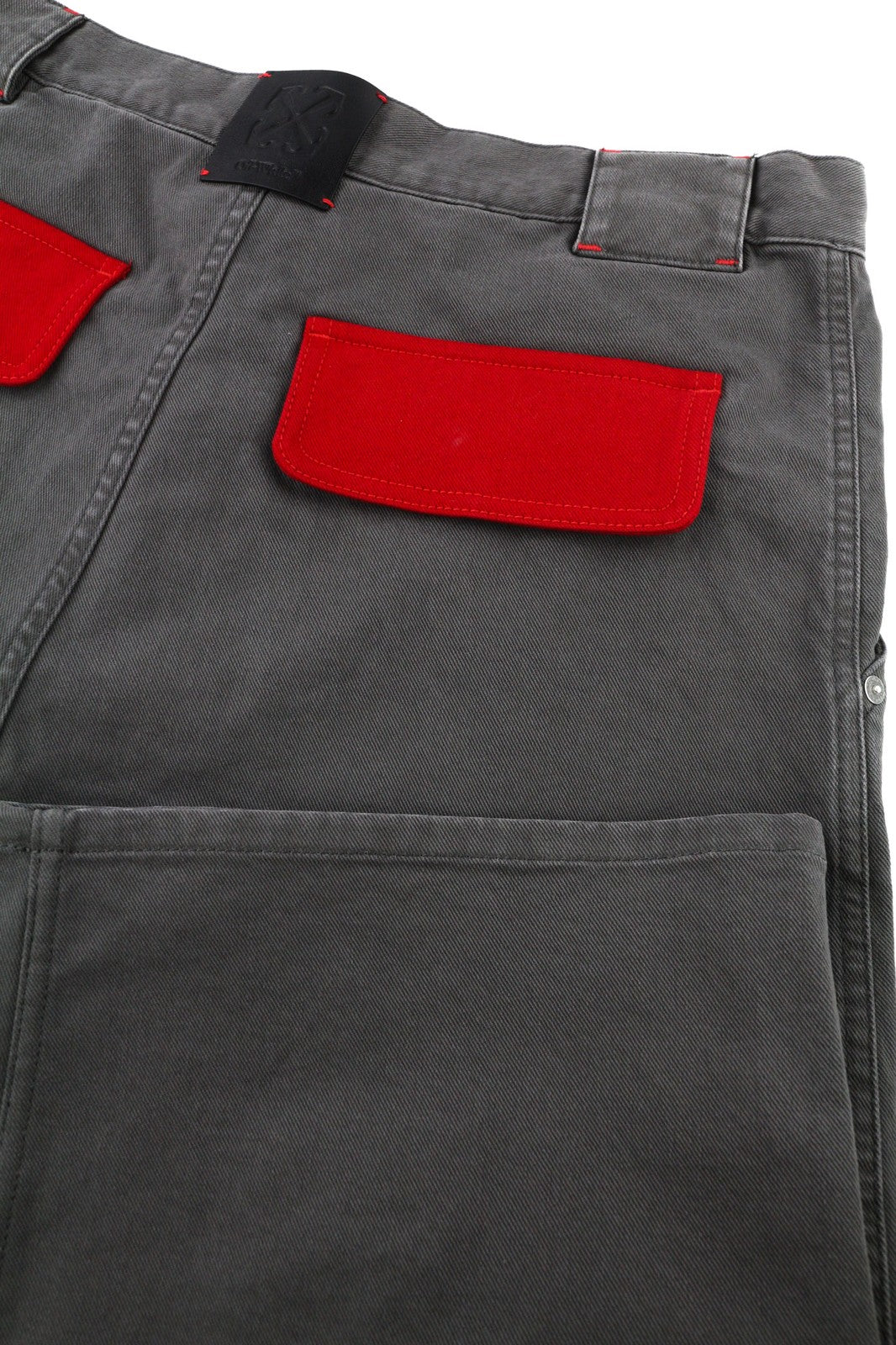 OFF-WHITE „Script Canv Cargo“ vyriškos kelnės, W32, su sagomis, raudonos kišenės, rekomenduojama kaina – 550 € 