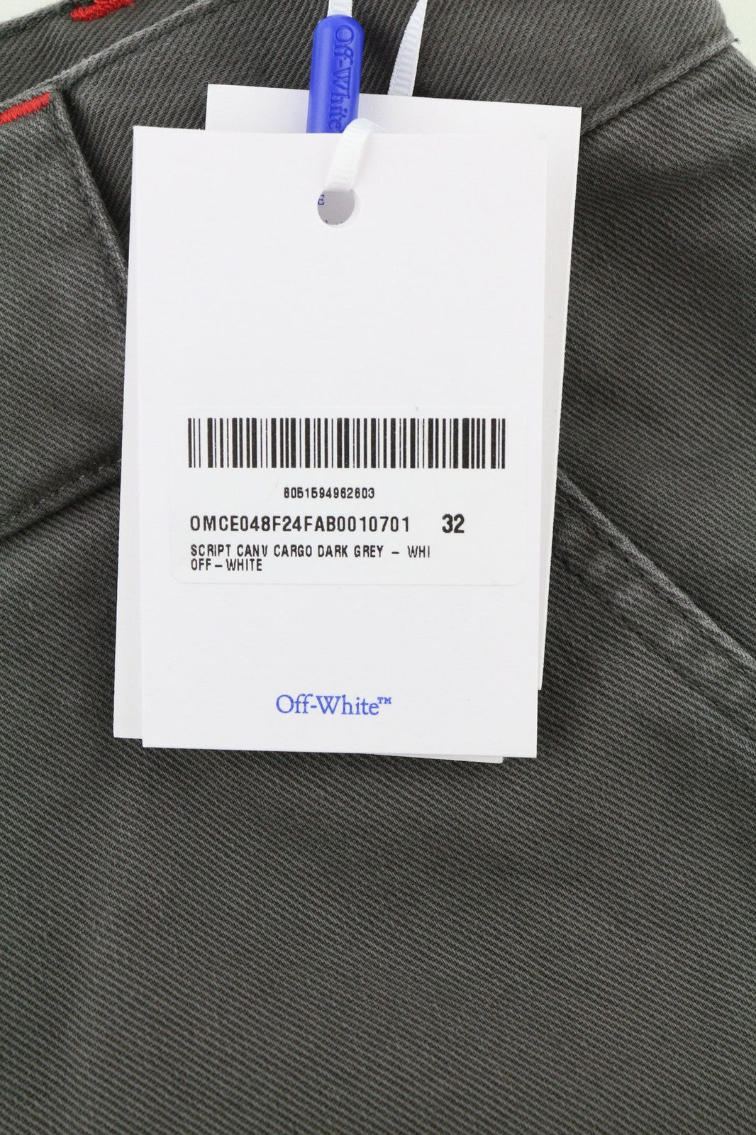 OFF-WHITE „Script Canv Cargo“ vyriškos kelnės, W32, su sagomis, raudonos kišenės, rekomenduojama kaina – 550 € 