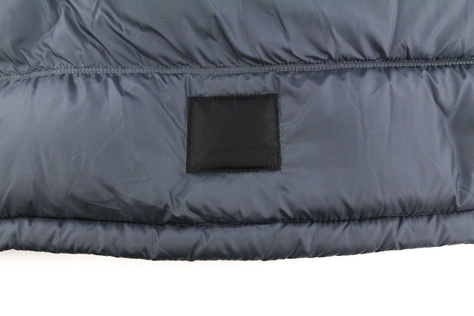 „The North Face“ moteriška liemenė S 700, su pūkų izoliacija, dygsniuota „Pertex Quantum“. 