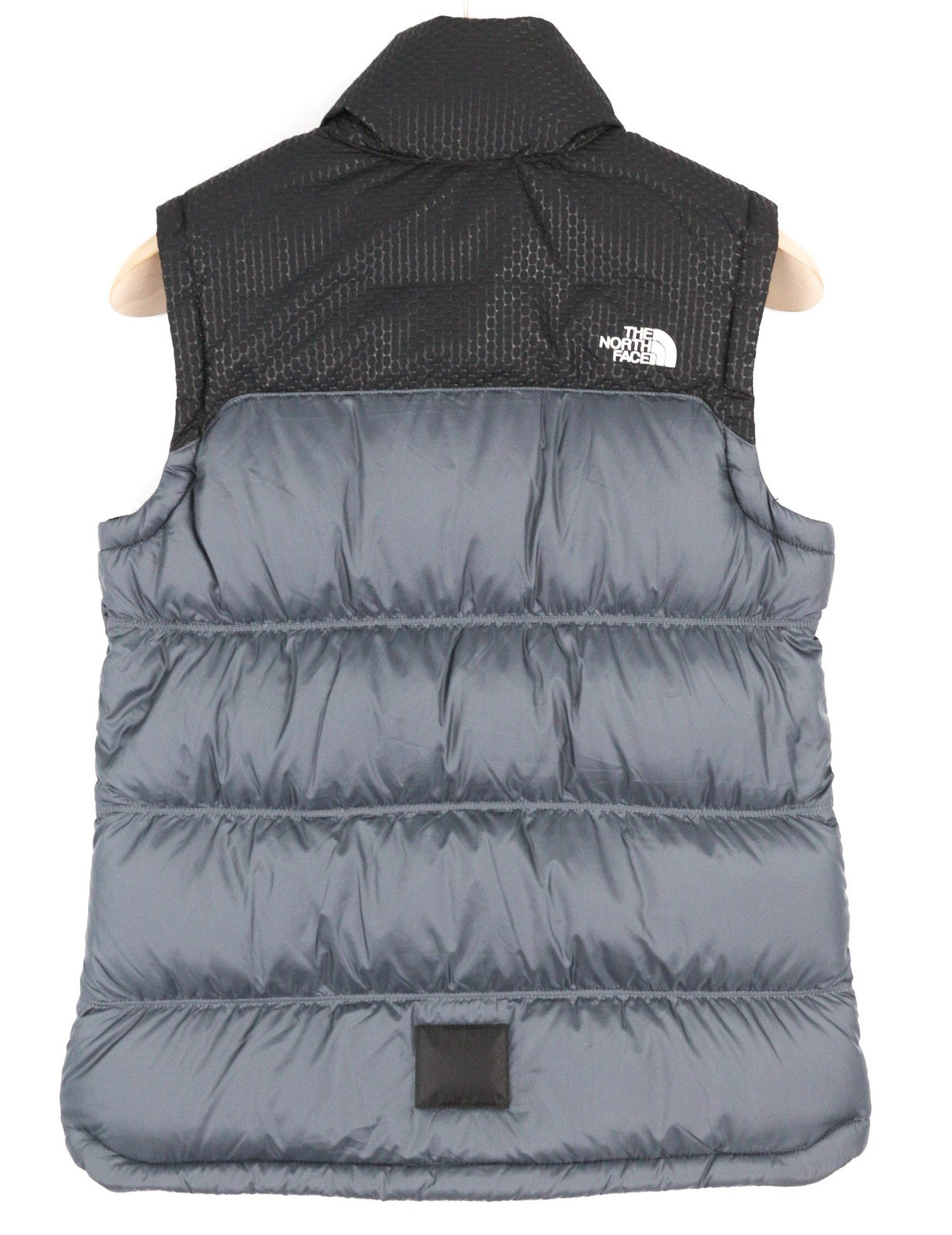 „The North Face“ moteriška liemenė S 700, su pūkų izoliacija, dygsniuota „Pertex Quantum“. 