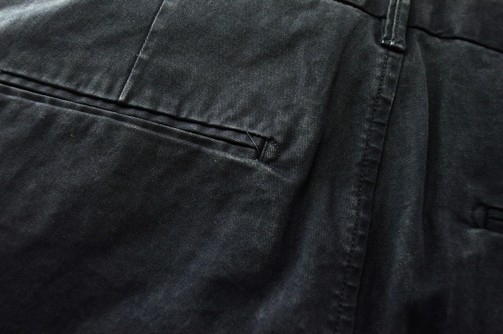 SCOTCH &amp; SODA Ams Couture šortai W28 vyriški tamsiai mėlyni dažytos medvilnės šortai su plyšiais ir kišenėmis 