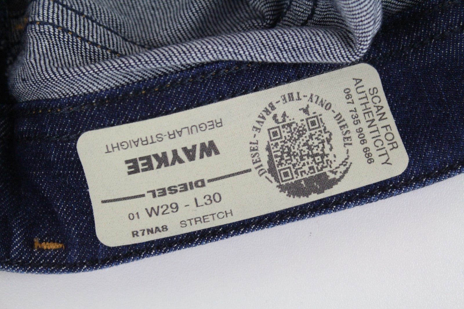 DIESEL Waykee R7NA8 vyriški džinsai W29 L30 tiesaus kirpimo, mėlyni, skalbtos medvilnės džinsai 