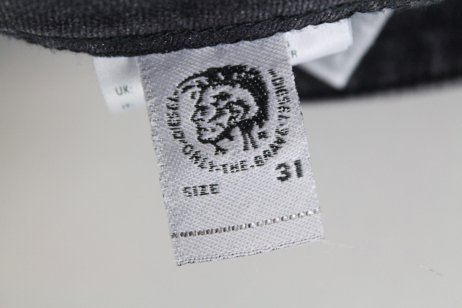 DIESEL Troxer R4NQ8 vyriški džinsai W31 L30 pilki, ploni, skalbti, tamprūs 