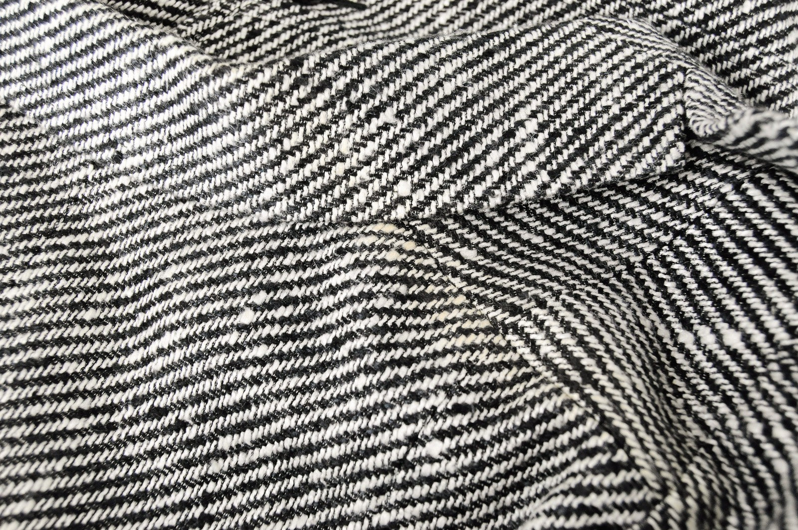 SUISTUDIO Olivia moteriškas švarkas UK6R pilkas šilkinis medvilninis klasikinio pamušalo raštuotas kirpimas 