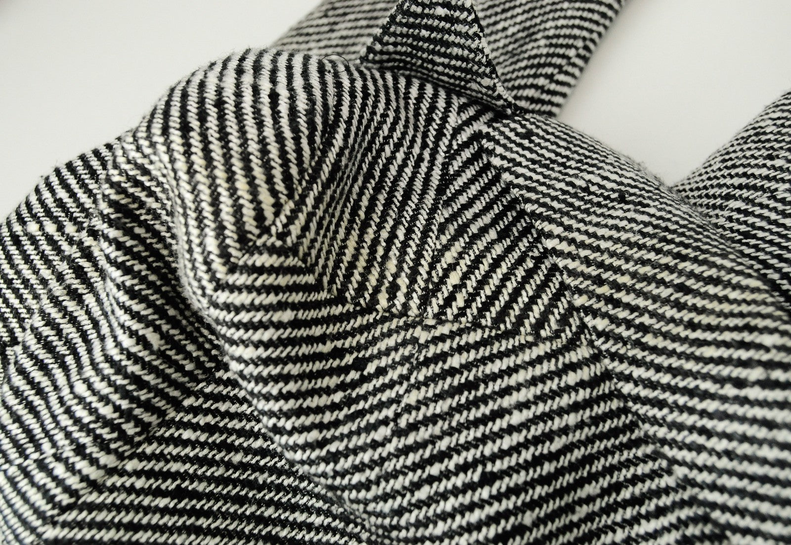 SUISTUDIO Olivia moteriškas švarkas UK6R pilkas šilkinis medvilninis klasikinio pamušalo raštuotas kirpimas 