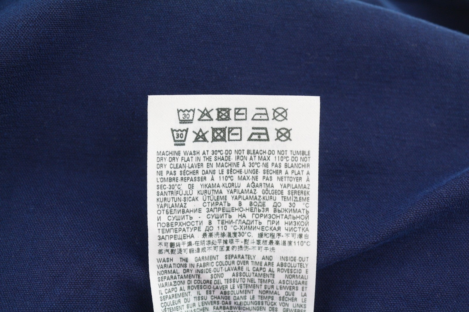 DIESEL vyriški marškinėliai S-Bun-Cord, M dydžio, skalbtos mėlynos spalvos, storai išskleidžiamos sagties. Rekomenduojama kaina – 175 €. 