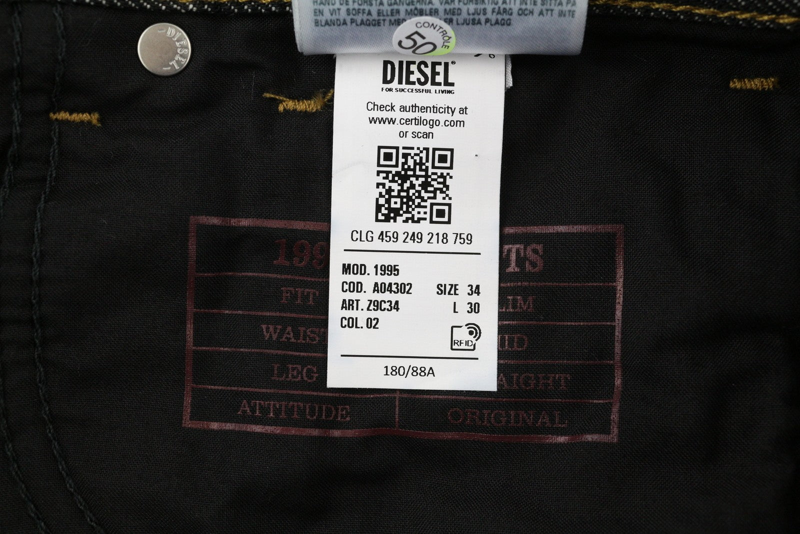 DIESEL 1995 Z9C34 vyriški džinsai W34/L30 siauri, tiesūs, tamsūs, su sagomis. Rekomenduojama kaina – 185 €. 