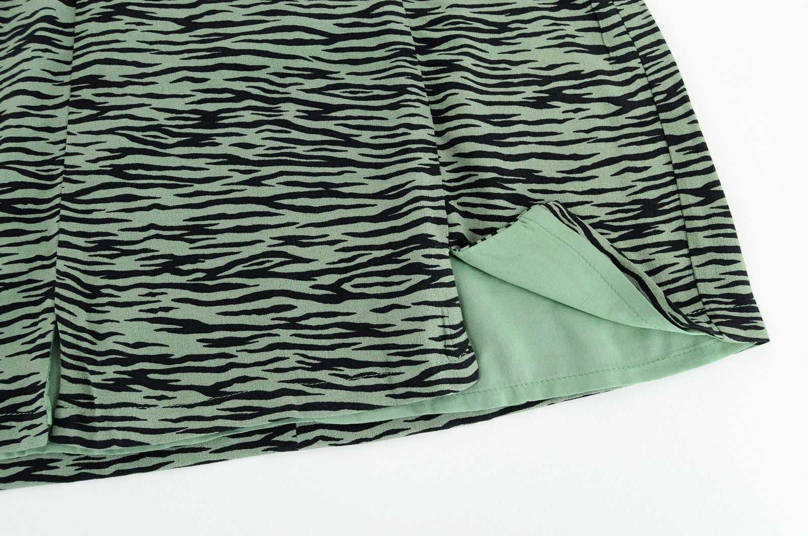 PULL & BEAR Women Skirt M Green Zebra Print Patterned Short Lined Mini Slits