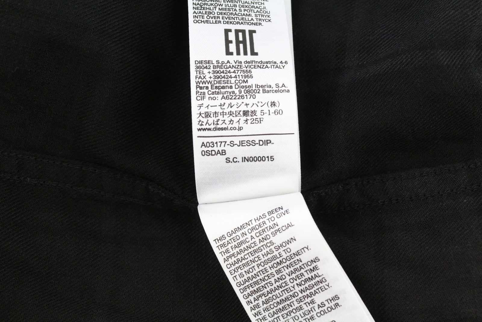 DIESEL S-Jess-Dip vyriški marškinėliai, L dydžio, juodi flaneliniai, su sagomis, languoti, platėjančia kaklo iškirpte, rekomenduojama kaina – 150 €