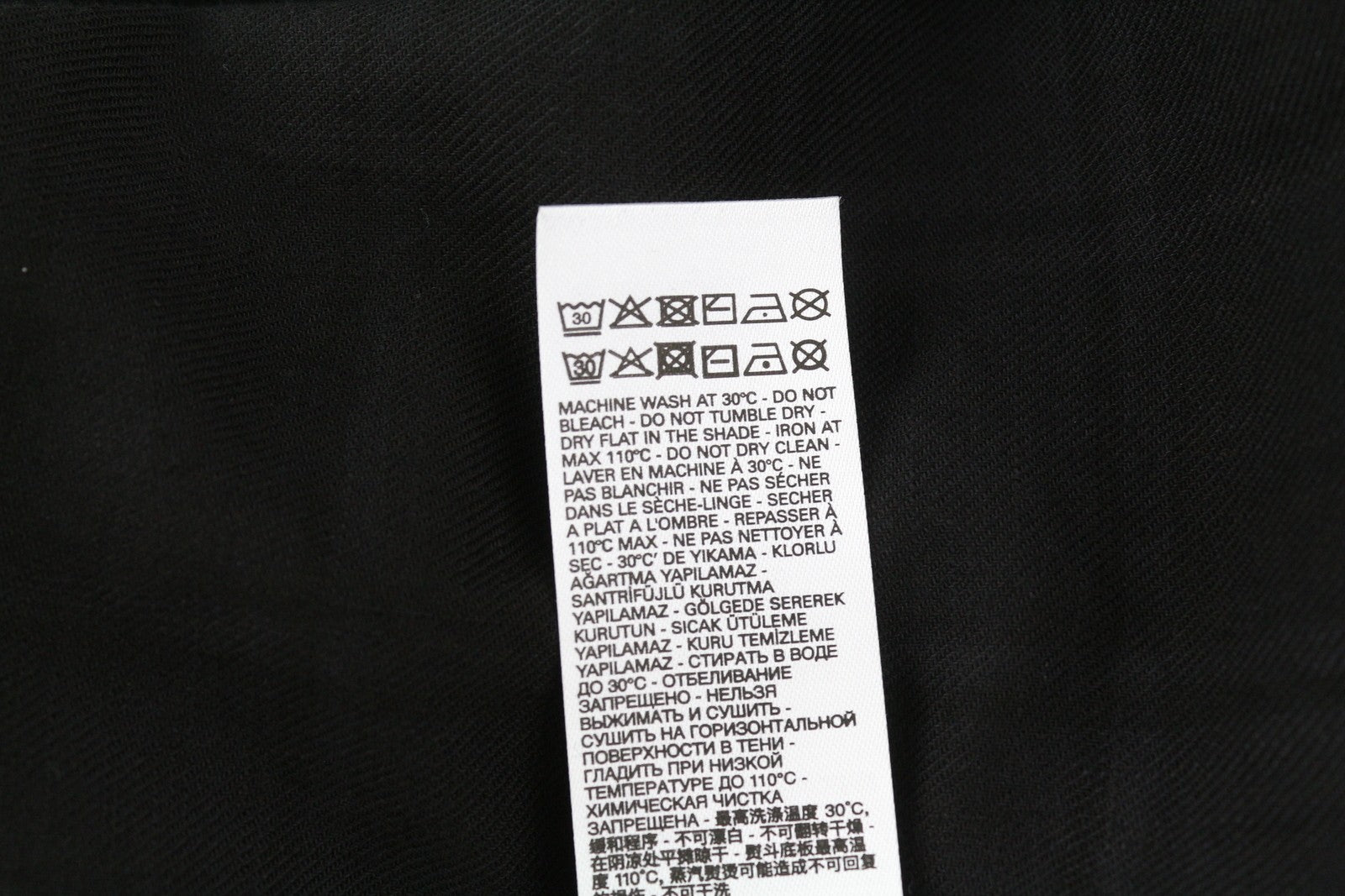 DIESEL S-Jess-Dip vyriški marškinėliai, L dydžio, juodi flaneliniai, su sagomis, languoti, platėjančia kaklo iškirpte, rekomenduojama kaina – 150 €