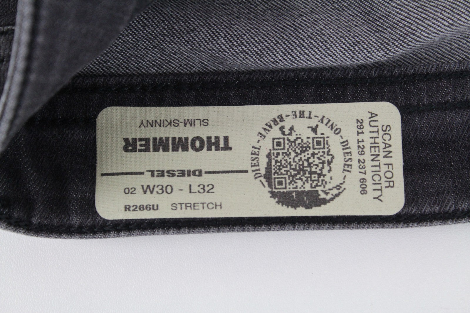 DIESEL Thommer R266U vyriški džinsai W30/L32 Slim Skinny Fit pilki medvilniniai plėšytų audinių džinsai 