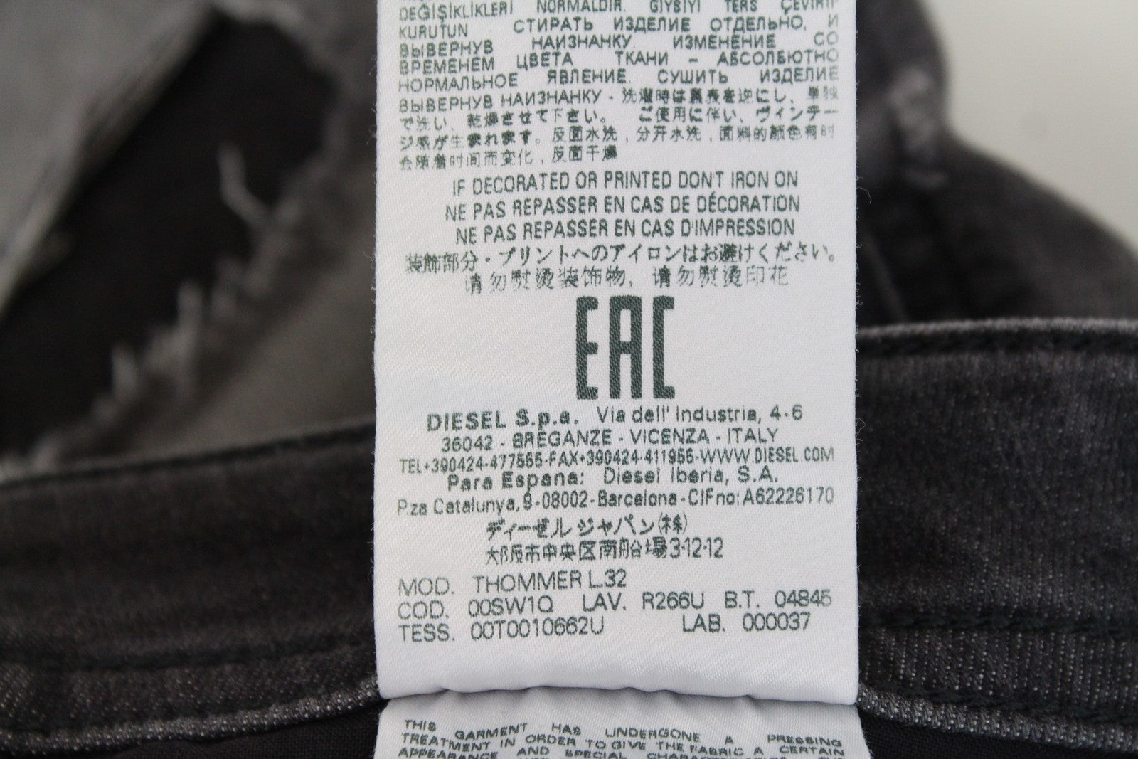 DIESEL Thommer R266U vyriški džinsai W30/L32 Slim Skinny Fit pilki medvilniniai plėšytų audinių džinsai 