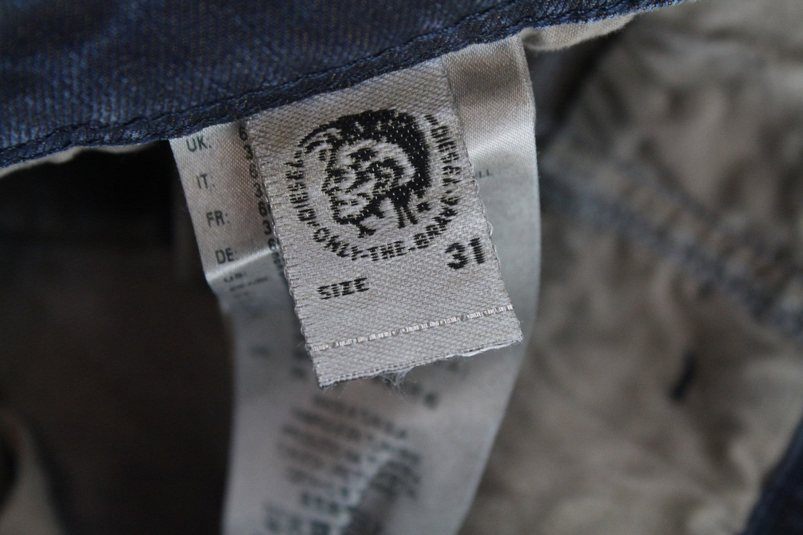 DIESEL Krayver R48XU vyriški džinsai W31/L32 Slim Carrot Fit sendintos medvilnės mėlynos spalvos džinsinis audinys 