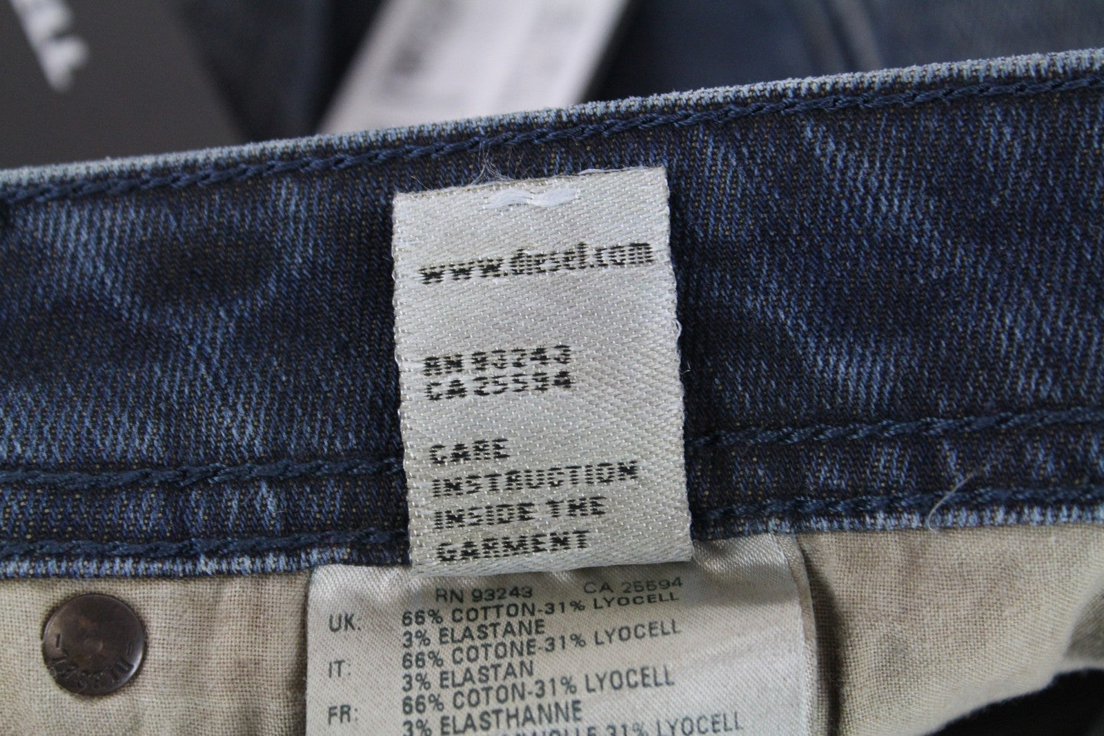 DIESEL Krayver R48XU vyriški džinsai W31/L32 Slim Carrot Fit sendintos medvilnės mėlynos spalvos džinsinis audinys 