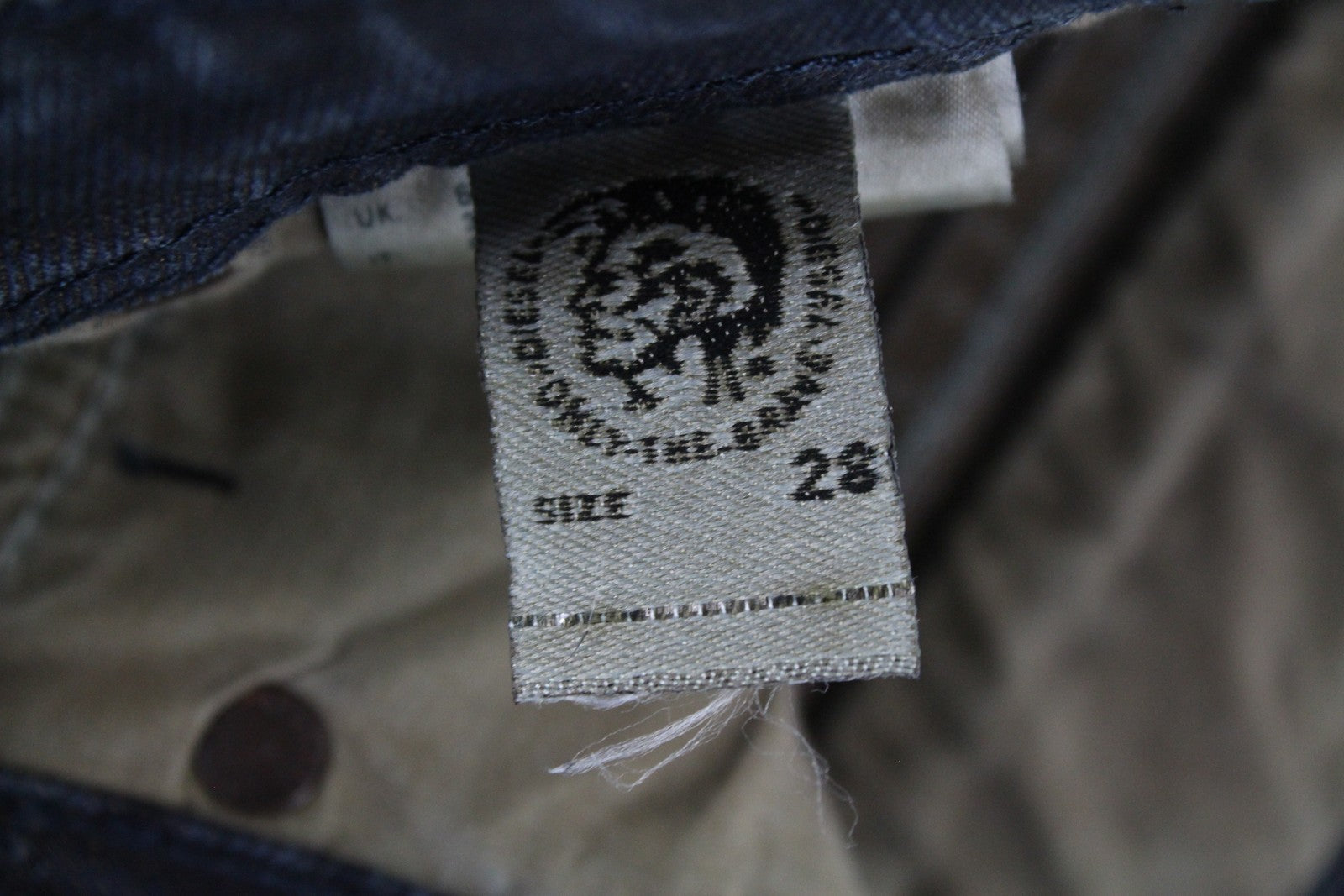 DIESEL Krayver R48XU vyriški džinsai W28/L32 Slim Carrot Fit medvilniniai sendinto mėlyno skalbimo džinsai 