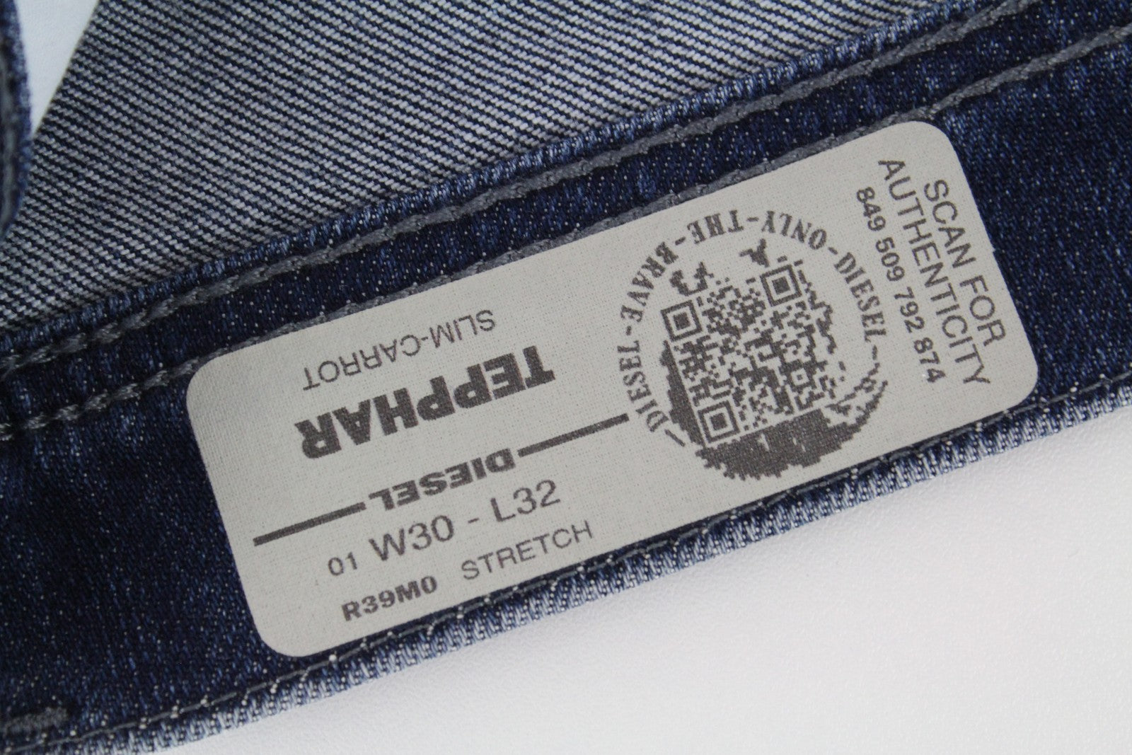 DIESEL Tepphar R39M0 Men Jeans W30/L32 Blue Slim Carrot Fit Cotton Stretch Wash