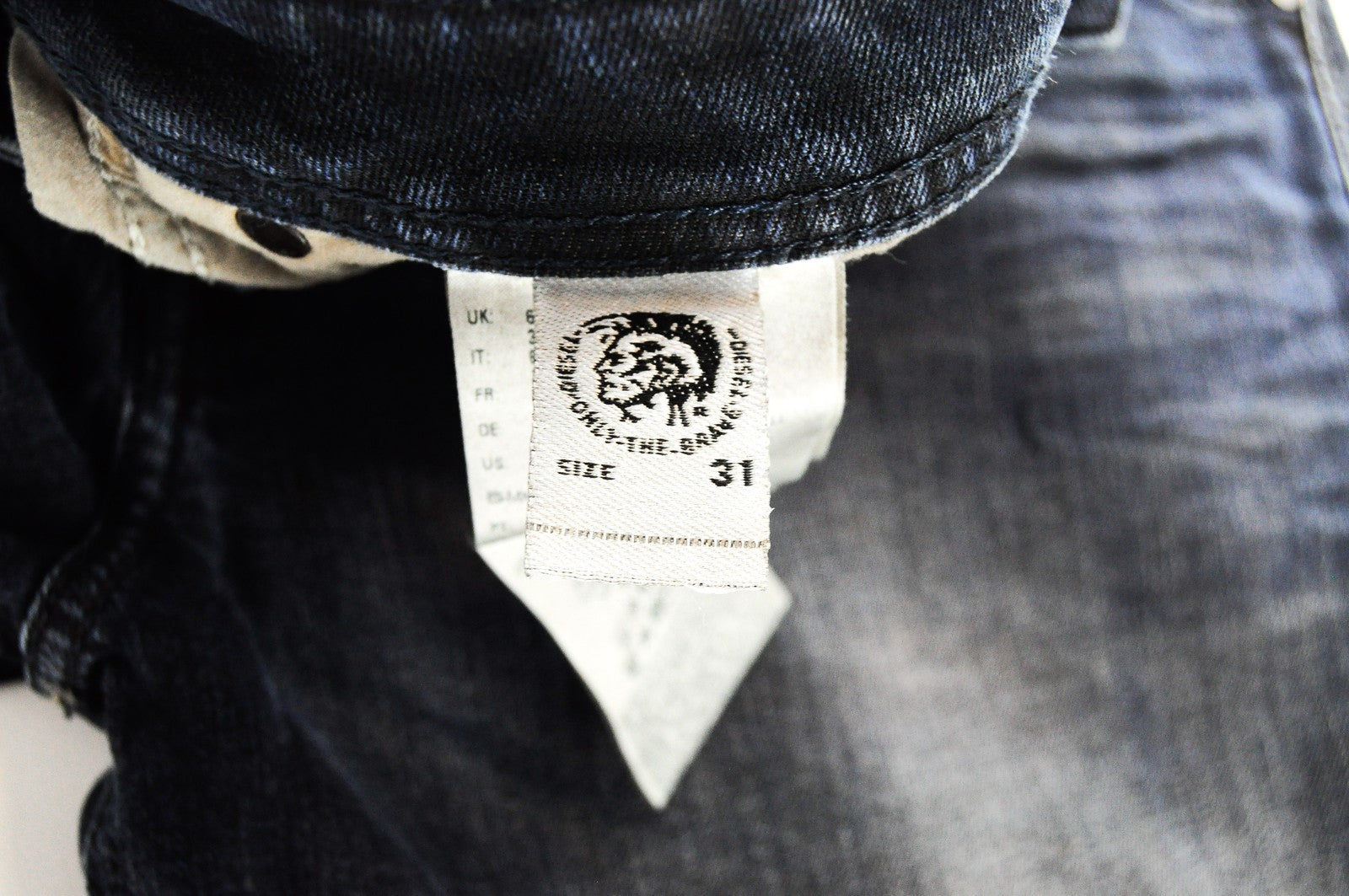 DIESEL Krayver R48XU vyriški džinsai W31/L32 mėlyni skalbti ploni morkų kirpimo medvilniniai džinsai 