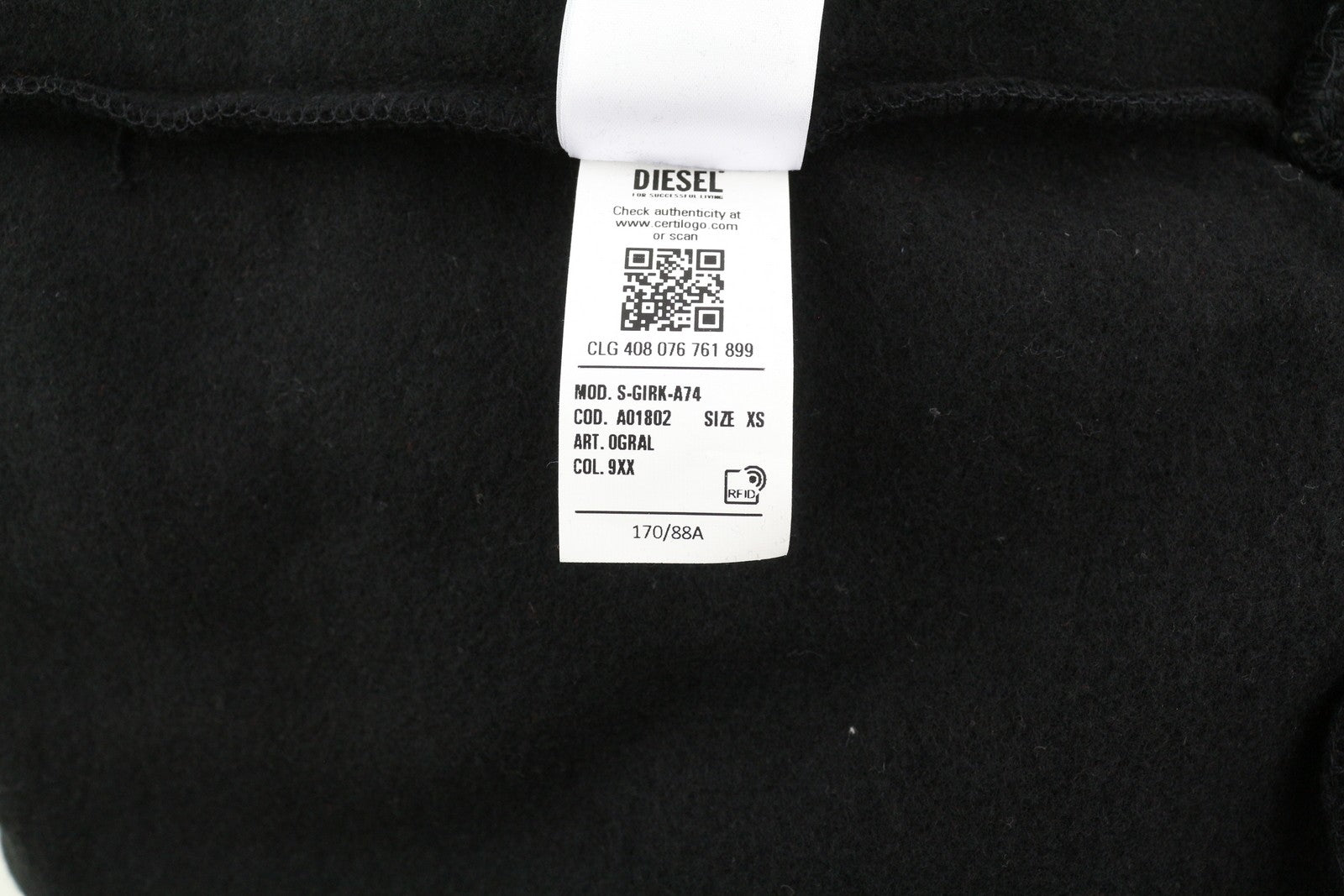 DIESEL S-Girk-A74 vyriškas džemperis XS, juodas, megztinis apvalia kaklo iškirpte, priekyje be pamušalo. 