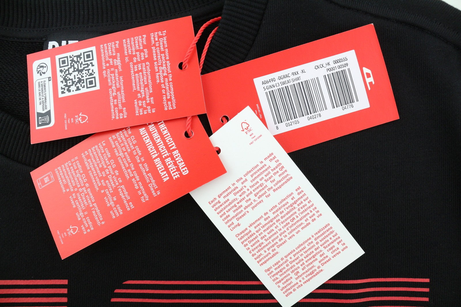 DIESEL S-Ginn-E3 vyriškas džemperis, XL dydžio, juodas, megztinis su apvalia kaklo iškirpte, priekinis logotipas, rekomenduojama kaina – 150 € 