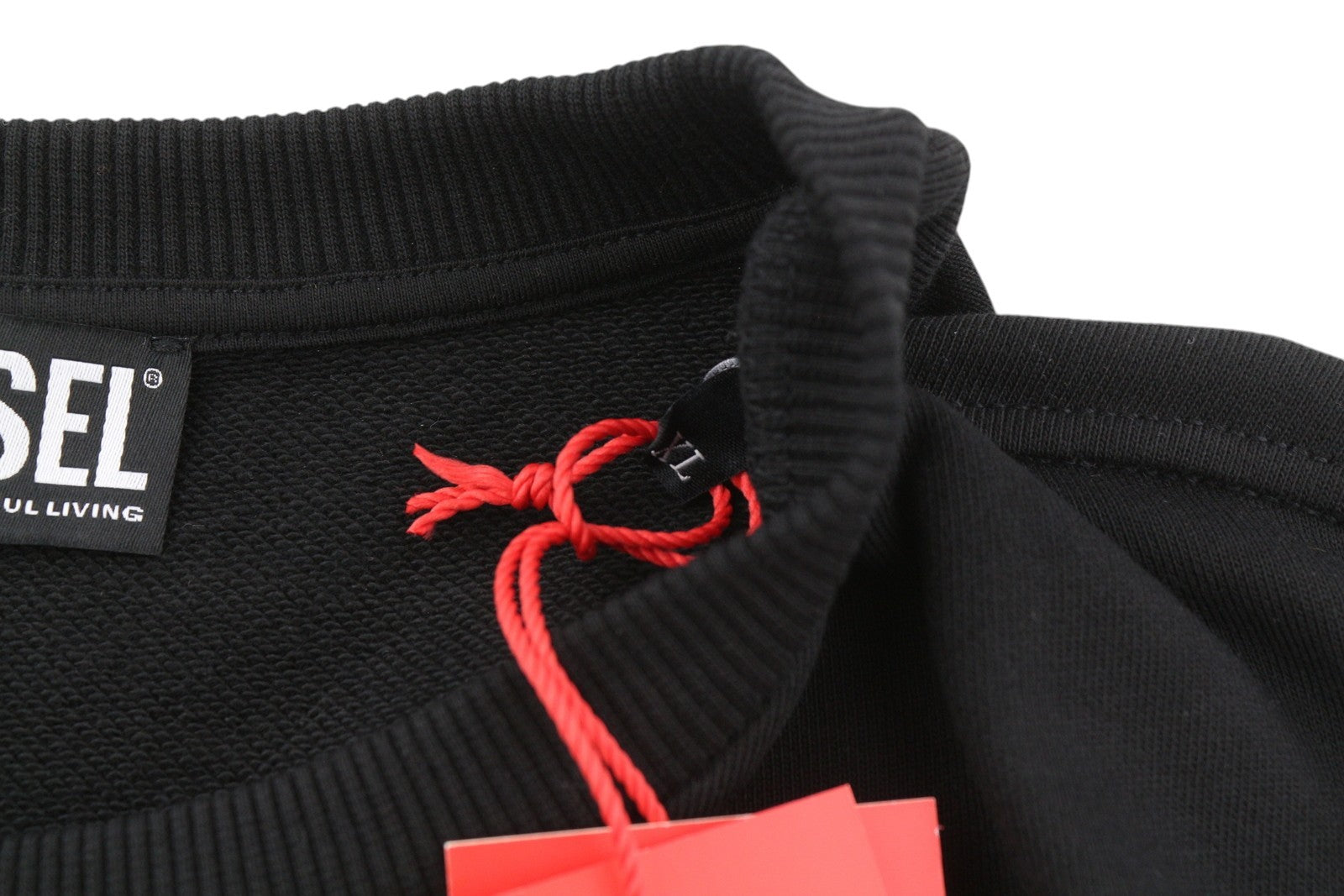 DIESEL S-Ginn-E3 vyriškas džemperis, XL dydžio, juodas, megztinis su apvalia kaklo iškirpte, priekinis logotipas, rekomenduojama kaina – 150 € 