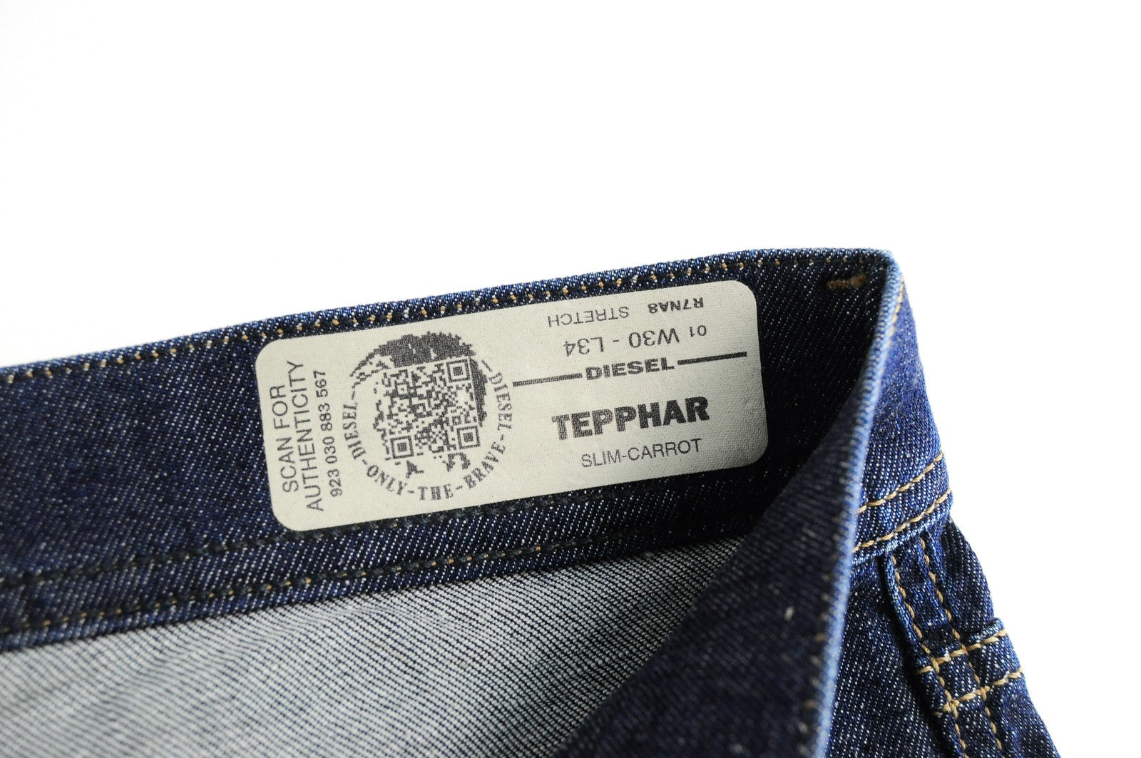 DIESEL Tepphar R7NA8 vyriški džinsai W30/L34 Slim Carrot Fit mėlyni medvilniniai laisvalaikio stiliaus skalbiniai 