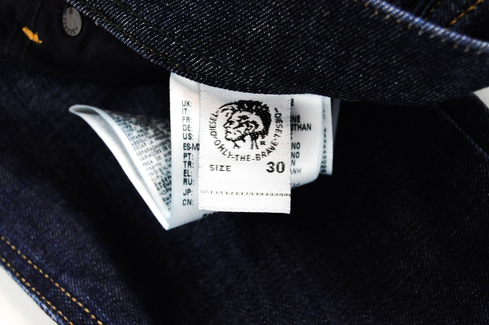 DIESEL Tepphar R7NA8 vyriški džinsai W30/L34 Slim Carrot Fit mėlyni medvilniniai laisvalaikio stiliaus skalbiniai 