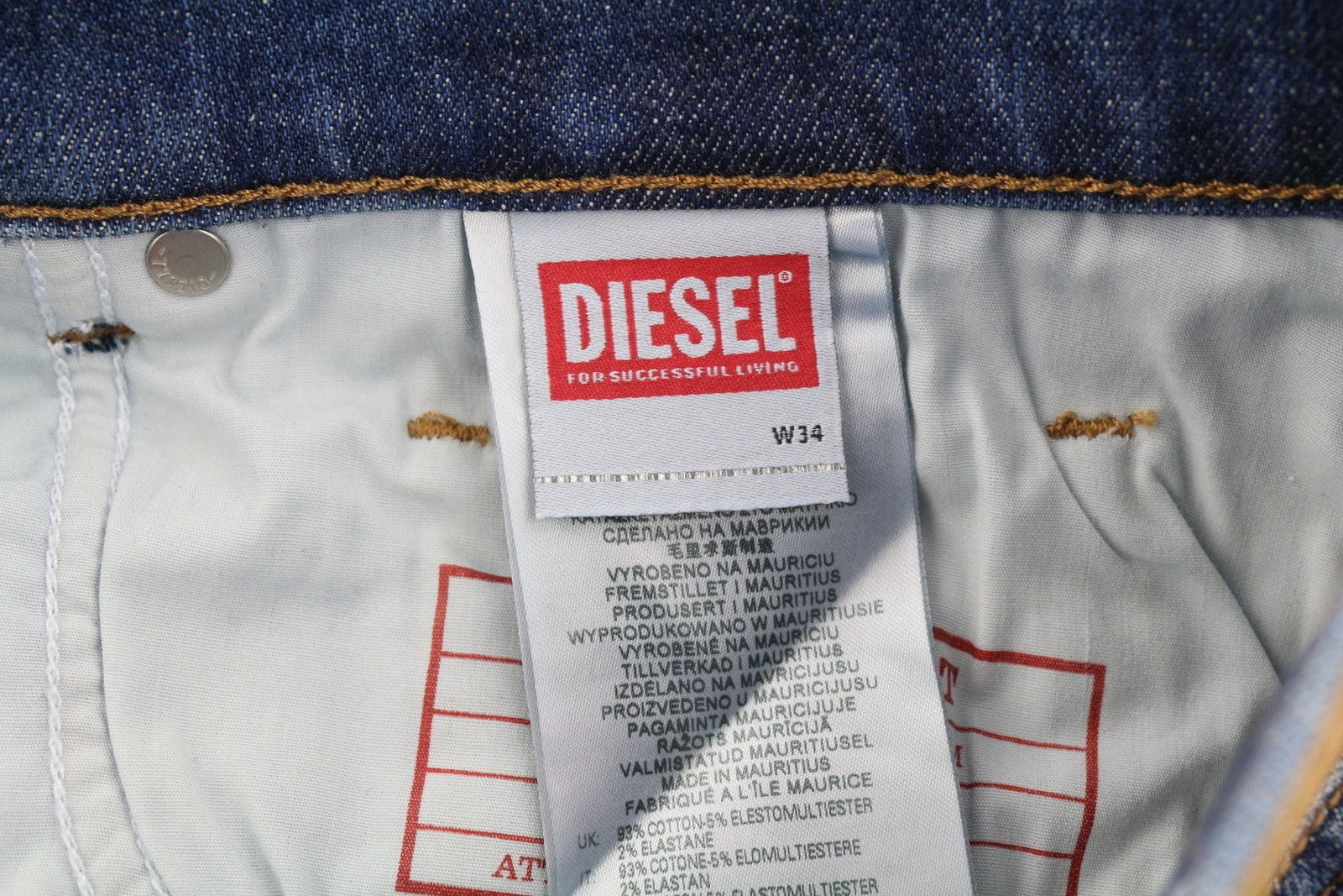 DIESEL 2019 D-Strukt 0DQAE vyriški džinsai W34/L34 Slim Fade Effect Denim, rekomenduojama kaina 175 € 