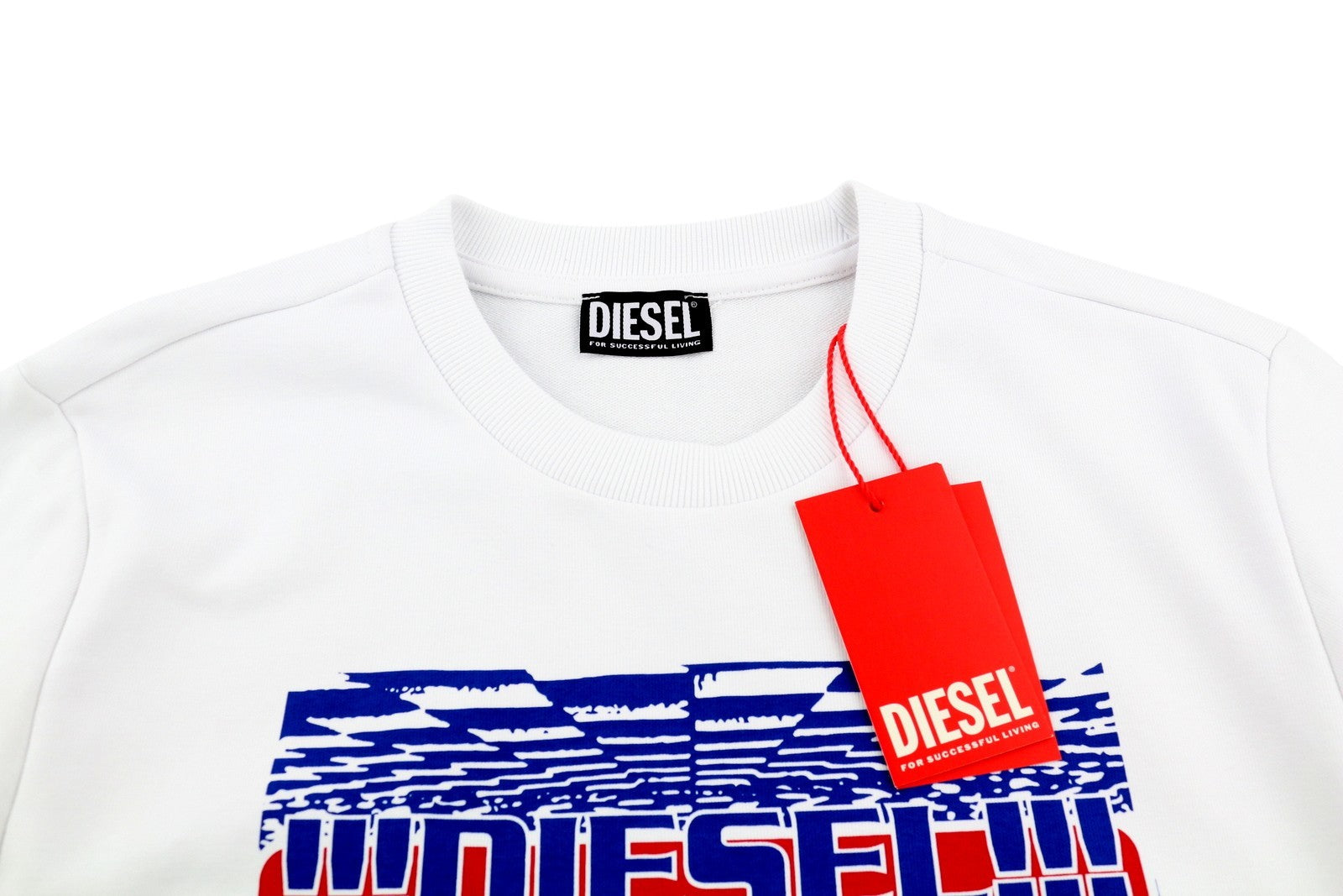 DIESEL S-Ginn-K28 vyriškas džemperis M, baltas, apvalia kaklo iškirpte, priekyje, rekomenduojama kaina – 125 € 