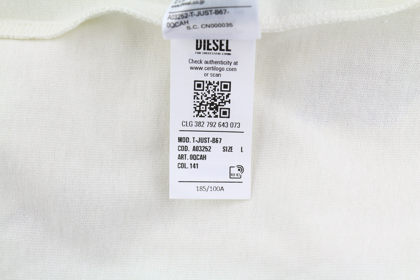 DIESEL T-Just-B67 vyriški marškinėliai su trumpomis rankovėmis, apvalia apykakle, logotipu ir trikotažu. Rekomenduojama kaina – 60 €. 