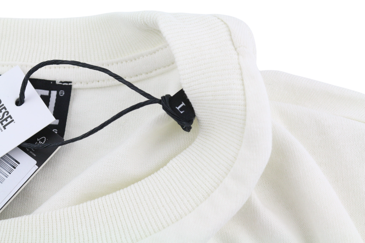 DIESEL T-Just-B67 vyriški marškinėliai su trumpomis rankovėmis, apvalia apykakle, logotipu ir trikotažu. Rekomenduojama kaina – 60 €. 