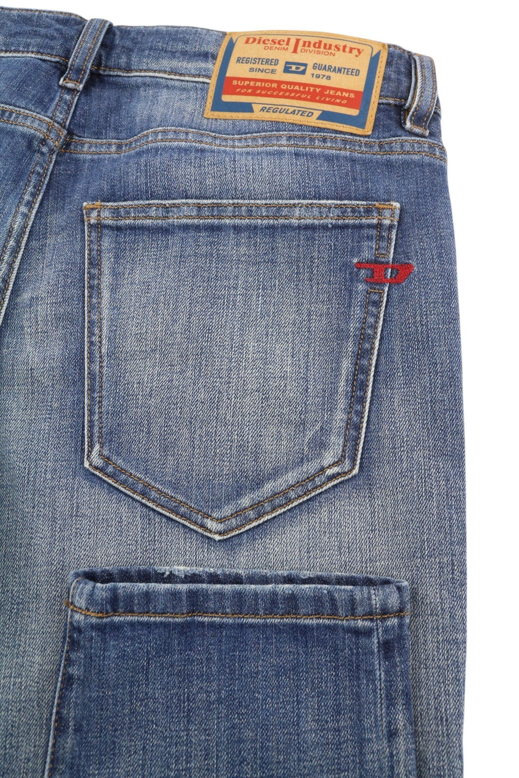 DIESEL 2019 D-Strukt 0DQAE vyriški džinsai W32/L32 Slim Fade Effect Denim, rekomenduojama kaina 175 € 