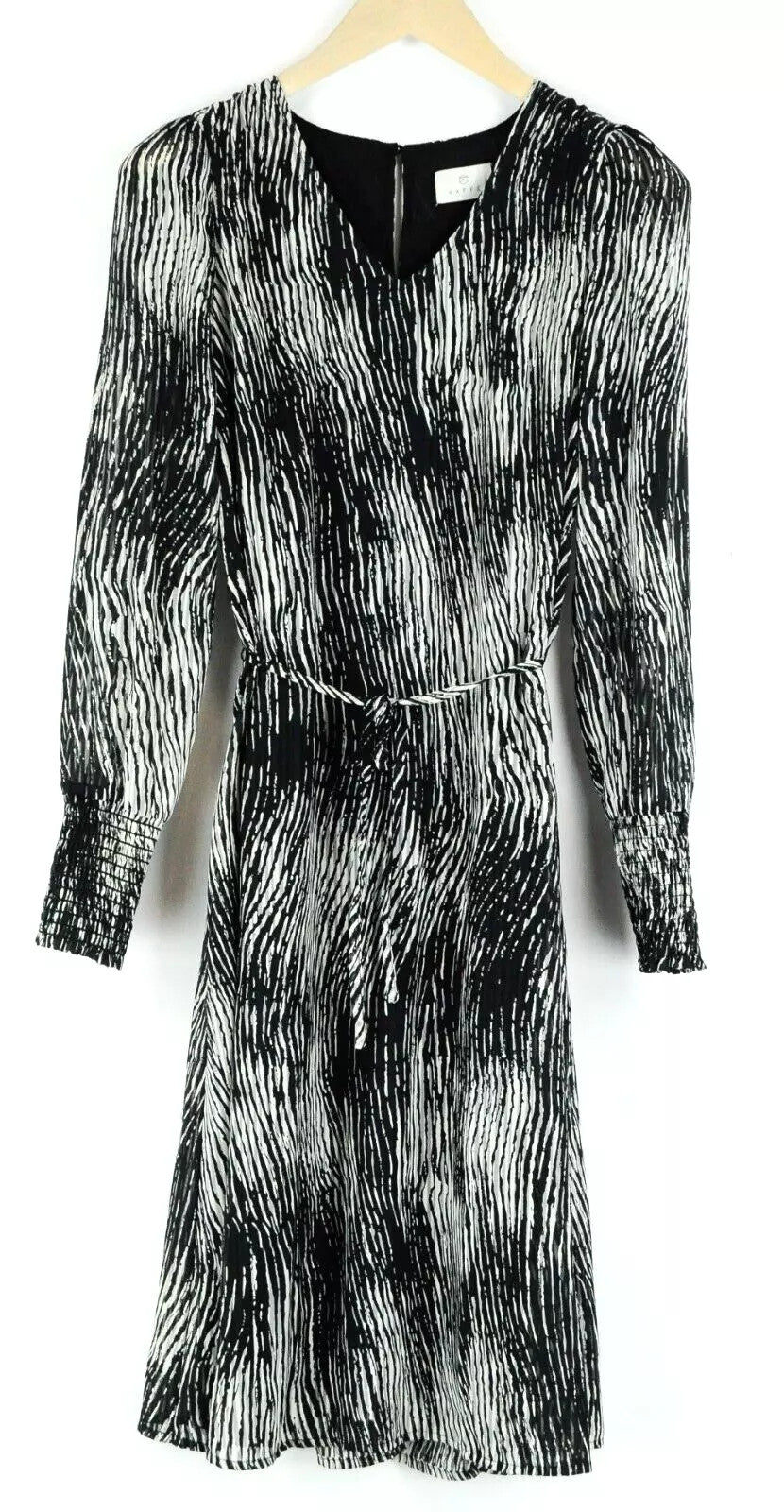 KAFFE Kajenny moteriška suknelė, 34 cm, pilka, raštuota ilgomis rankovėmis, V formos iškirpte, vidutinio ilgio. 