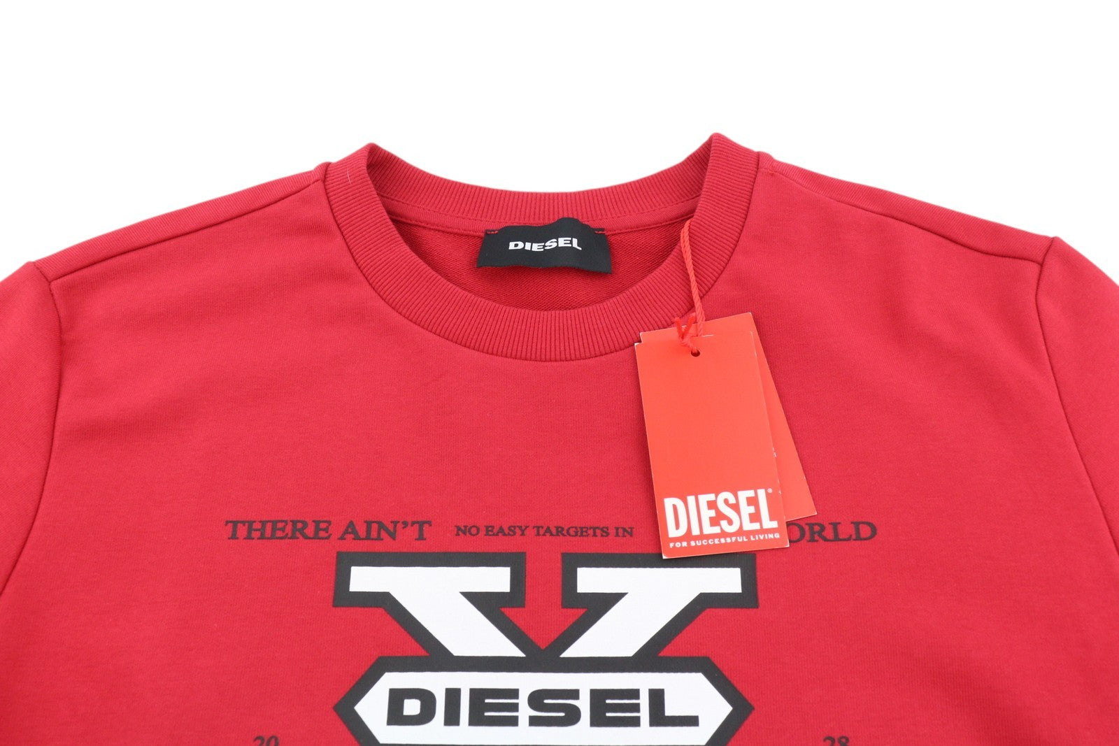 DIESEL S-Ginn-K25 vyriškas džemperis, raudonas, L dydžio, su apvalia kaklo iškirpte ir logotipu priekyje, rekomenduojama kaina – 125 € 