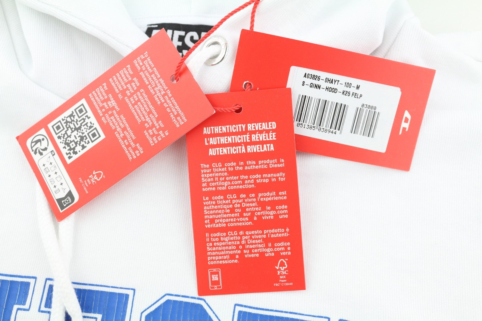 DIESEL S-Ginn-Hood-K25 vyriškas džemperis su gobtuvu M, baltas, su kengūros kišene, rekomenduojama kaina – 125 € 