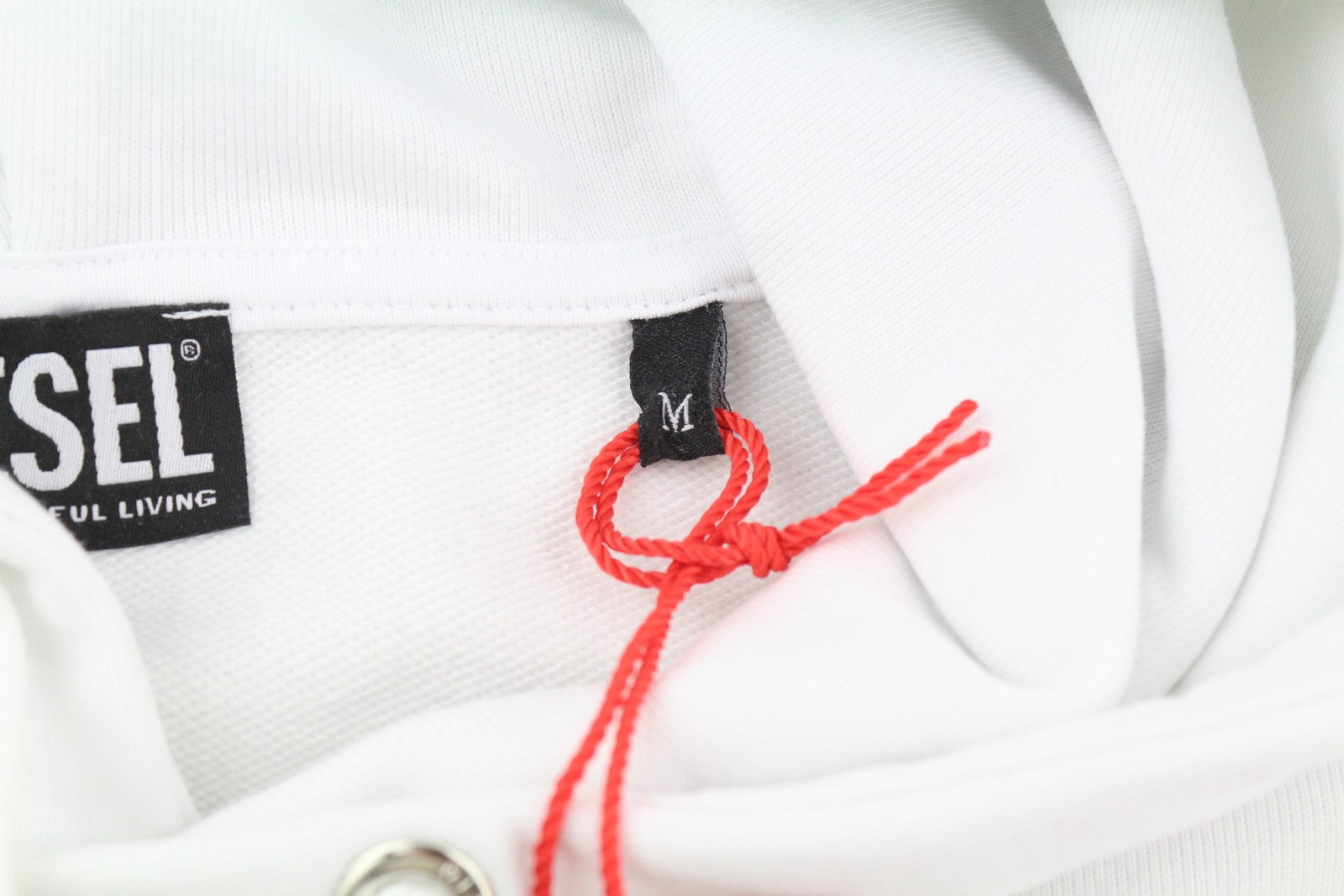 DIESEL S-Ginn-Hood-K25 vyriškas džemperis su gobtuvu M, baltas, su kengūros kišene, rekomenduojama kaina – 125 € 