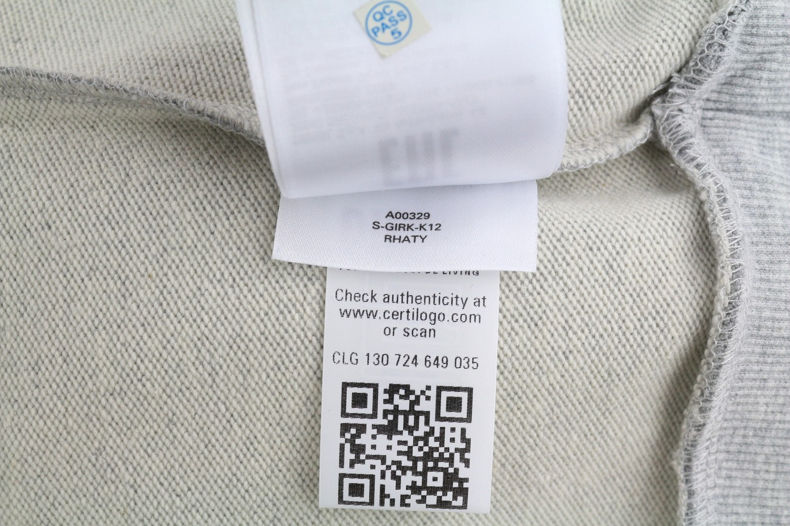 DIESEL S-Girk-K12 vyriškas džemperis M melanžo pilkos spalvos su apvalia kaklo iškirpte ir logotipu, rekomenduojama kaina – 100 € 