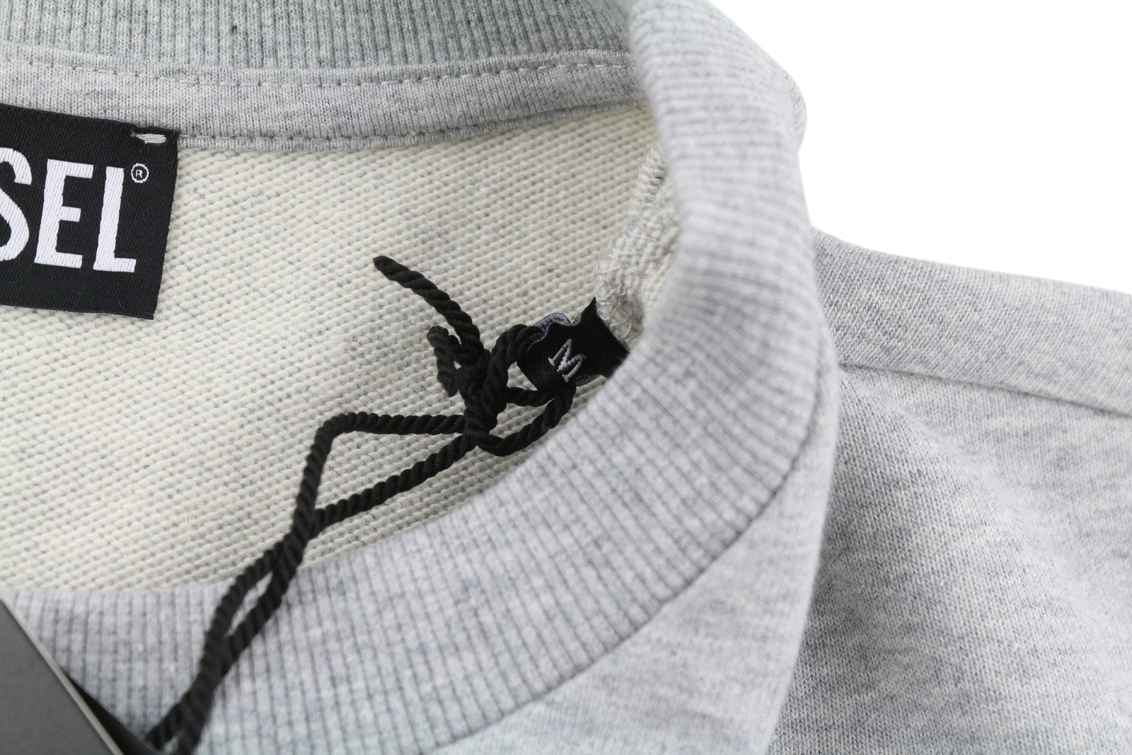 DIESEL S-Girk-K12 vyriškas džemperis M melanžo pilkos spalvos su apvalia kaklo iškirpte ir logotipu, rekomenduojama kaina – 100 € 