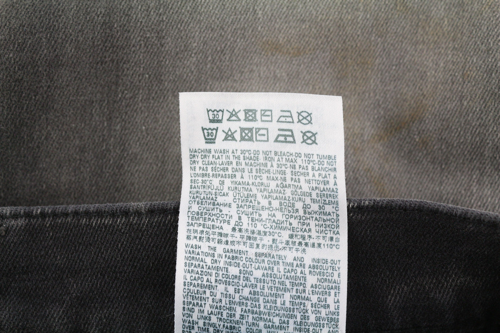 DIESEL D-Strukt Jogg 09B04 vyriški džinsai W30 Slim Fit tamprūs skalbtos juodos spalvos, rekomenduojama kaina 295 € 