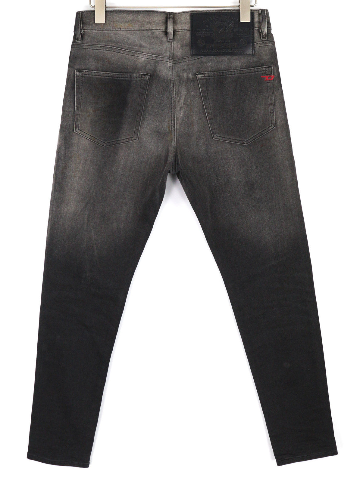 DIESEL D-Strukt Jogg 09B04 vyriški džinsai W30 Slim Fit tamprūs skalbtos juodos spalvos, rekomenduojama kaina 295 € 