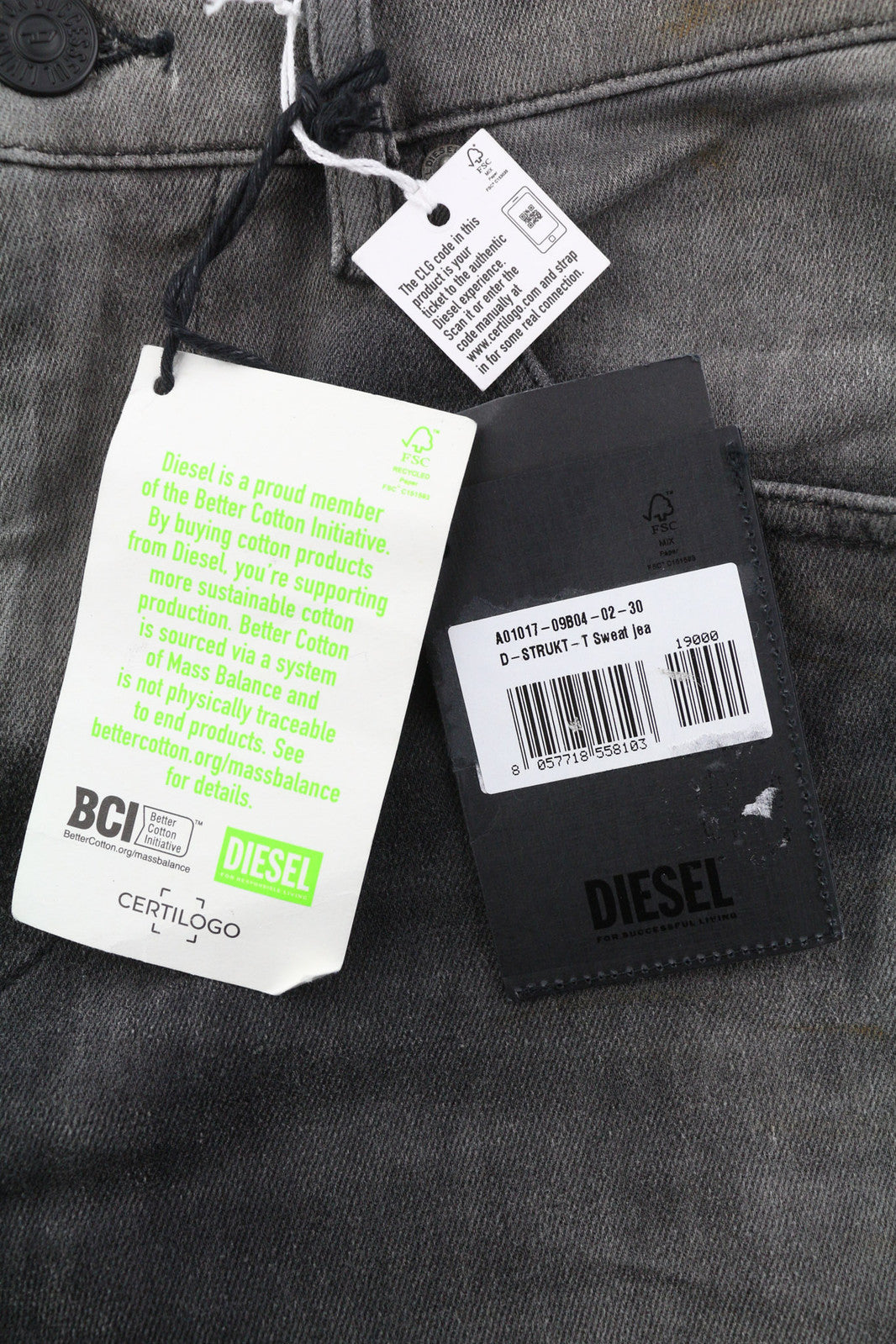 DIESEL D-Strukt Jogg 09B04 vyriški džinsai W30 Slim Fit tamprūs skalbtos juodos spalvos, rekomenduojama kaina 295 € 