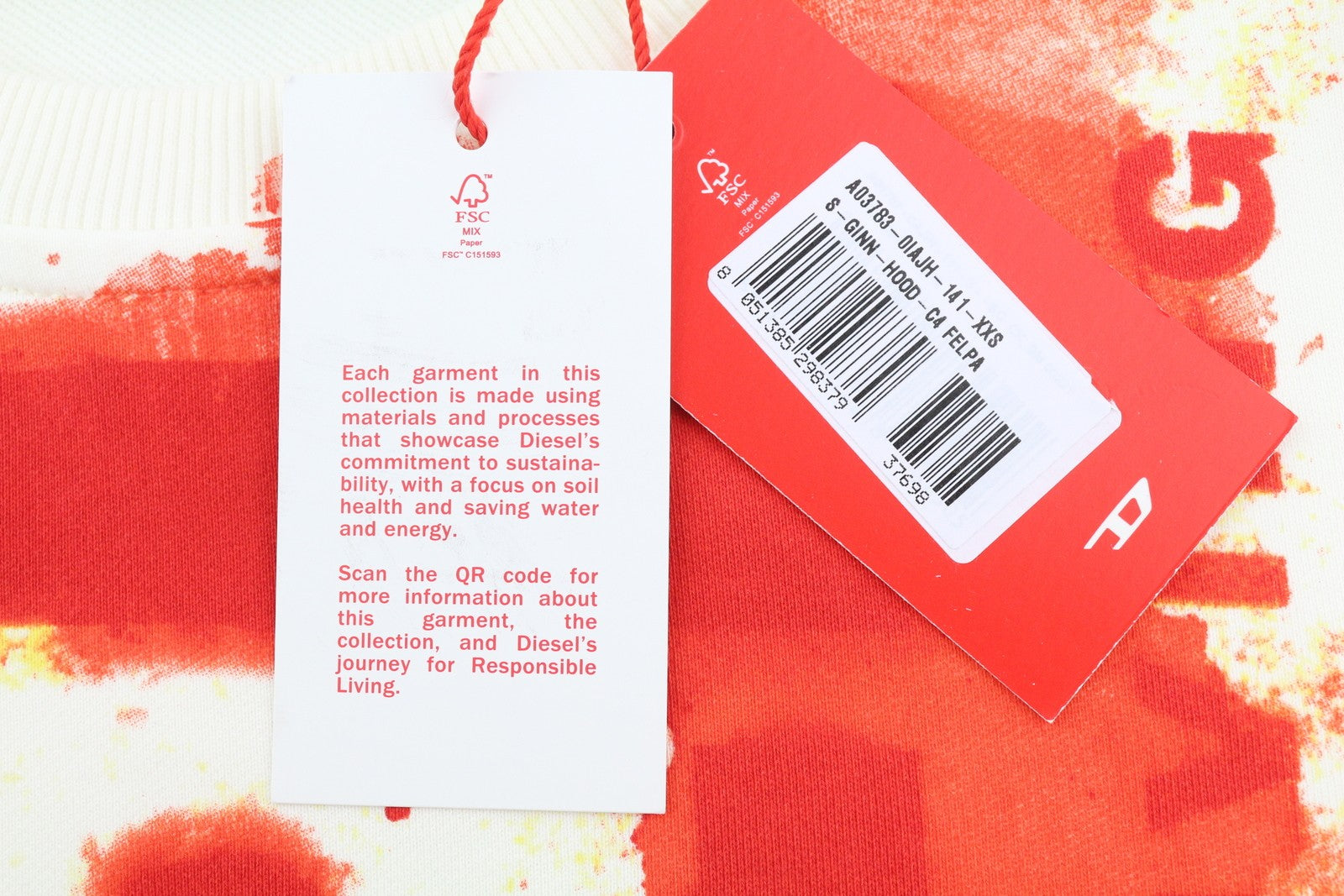 DIESEL S-Ginn-E5 vyriškas džemperis su baltu M dydžio megztiniu, apvalia kaklo iškirpte, priekyje logotipu ir pamušalu. 