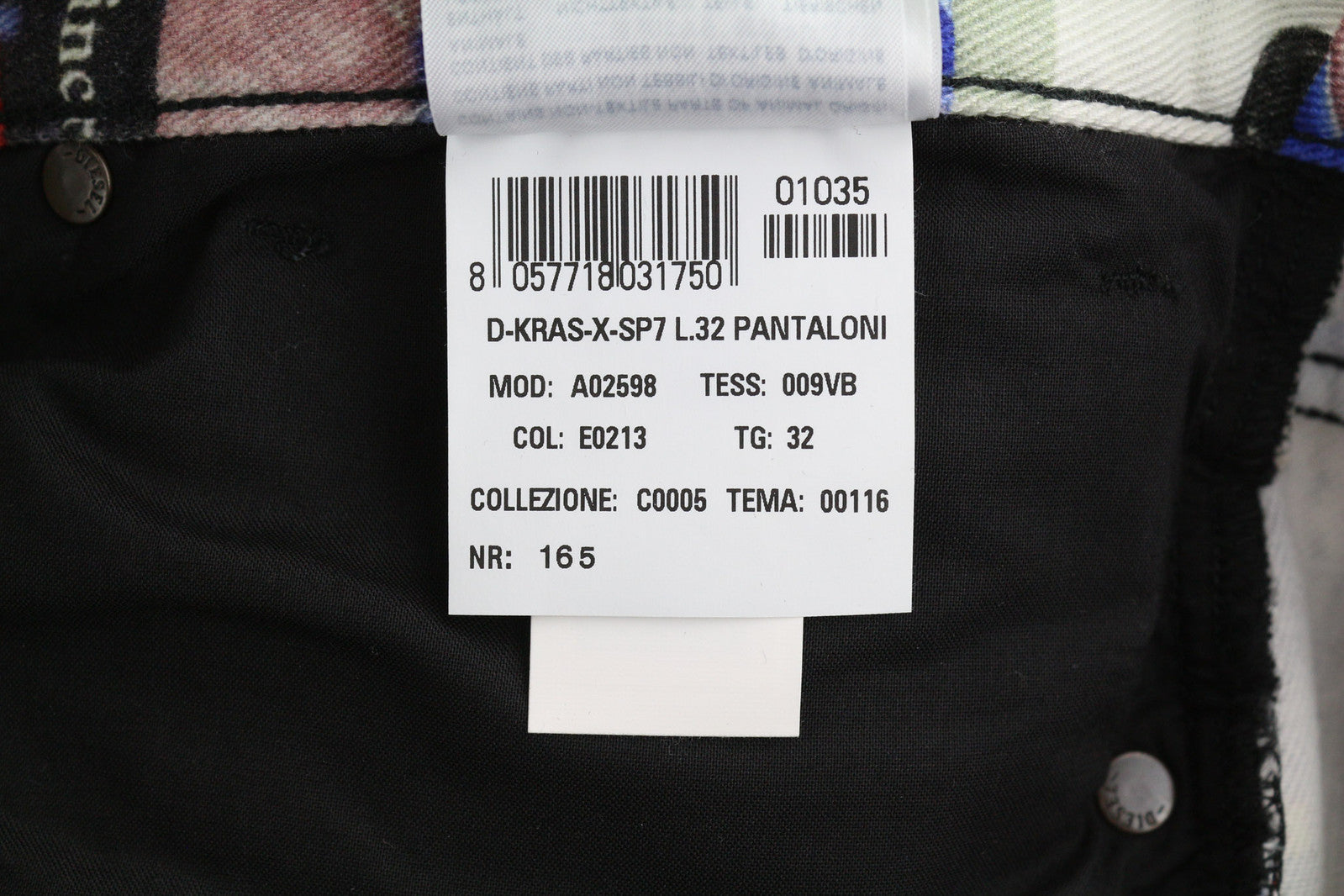 DIESEL D-Kras 009VB vyriški džinsai W32/L32 Slim Fit su raštuotais sagomis ir logotipu, rekomenduojama kaina – 295 € 