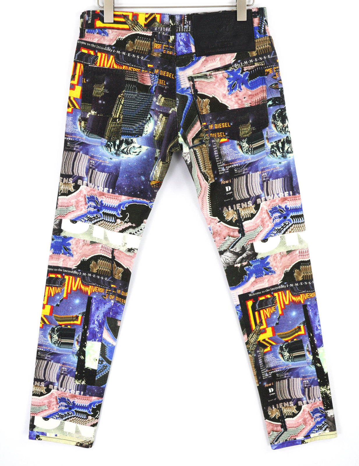 DIESEL D-Kras 009VB vyriški džinsai W32/L32 Slim Fit su raštuotais sagomis ir logotipu, rekomenduojama kaina – 295 € 