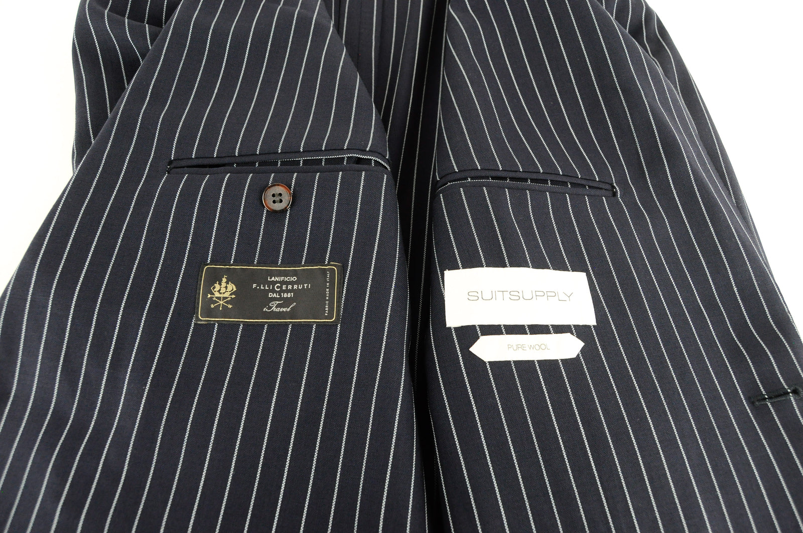 „SUITSUPPLY“ vyriškas „Havana“ švarkas, UK40R, tamsiai mėlynas, dryžuotas, priglundantis, grynos vilnos oficialus drabužis. 