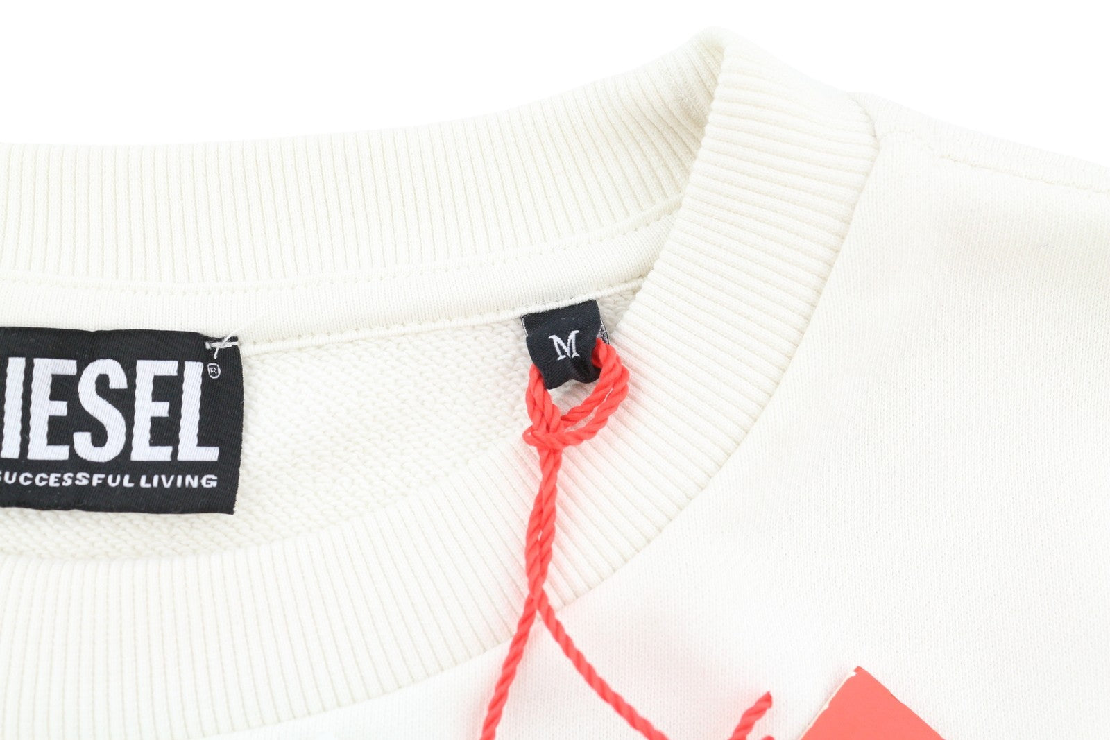 DIESEL S-Ginn-HS3 vyriškas džemperis M, baltas, megztinis apvalia kaklo iškirpte, priekinis logotipas, rekomenduojama kaina – 125 € 