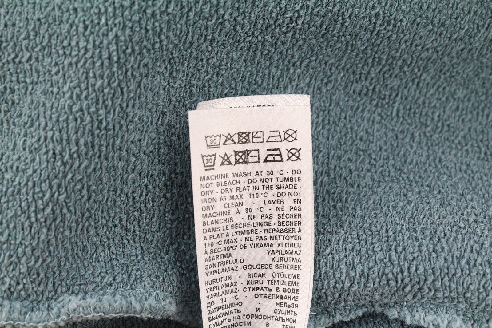 DIESEL S-Ummer-C1 vyriškas džemperis su gobtuvu, 2XL dydžio, skalbtos mėlynos spalvos, su didelėmis kengūros kišenėmis. Rekomenduojama kaina – 250 €. 