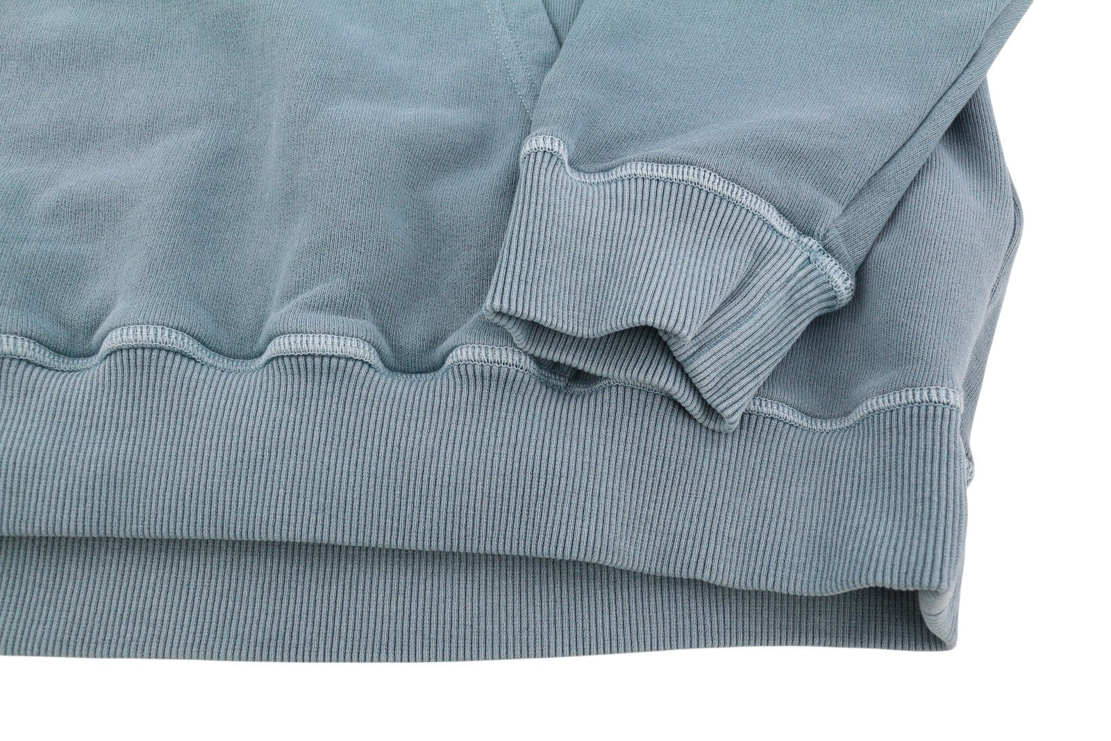 DIESEL S-Ummer-C1 vyriškas džemperis su gobtuvu, 2XL dydžio, skalbtos mėlynos spalvos, su didelėmis kengūros kišenėmis. Rekomenduojama kaina – 250 €. 