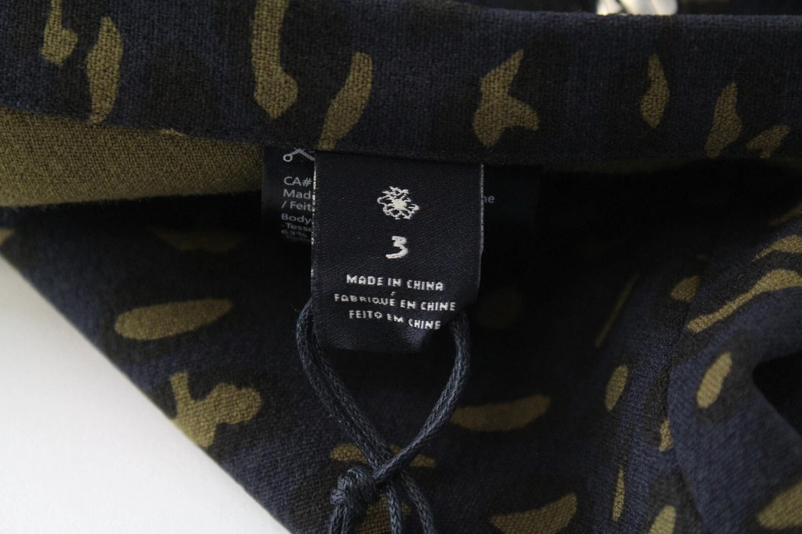 MAISON SCOTCH moteriškas sijonas L dydžio tamsiai mėlynas tamprus su užtrauktukais ir gyvūnų raštu 