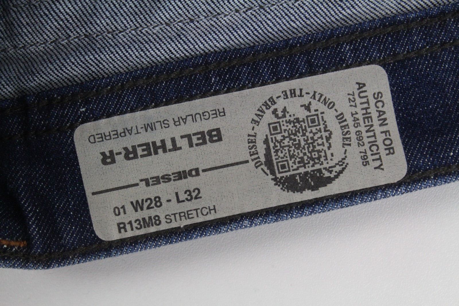 DIESEL Belther-R R13M8 vyriški džinsai W28 L32 Slim Tapered, tamprios medvilnės, mėlynos spalvos 